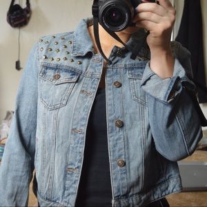 Jean jacket with studs